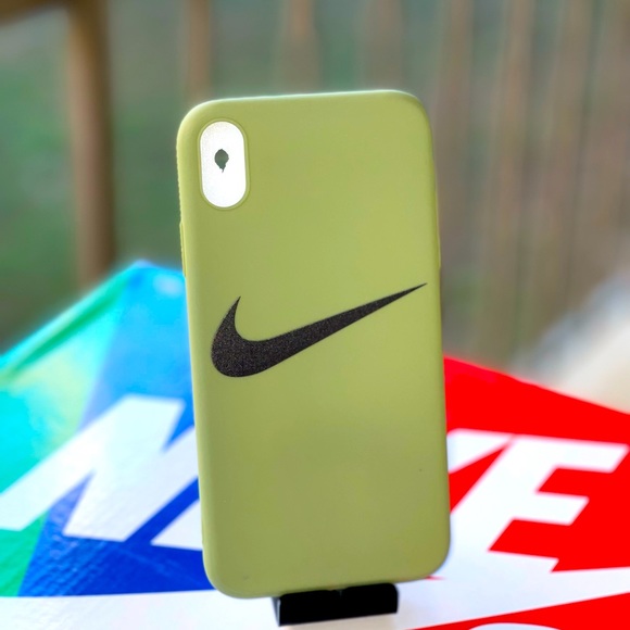 iPhone XR case. Light Green - Picture 1 of 5